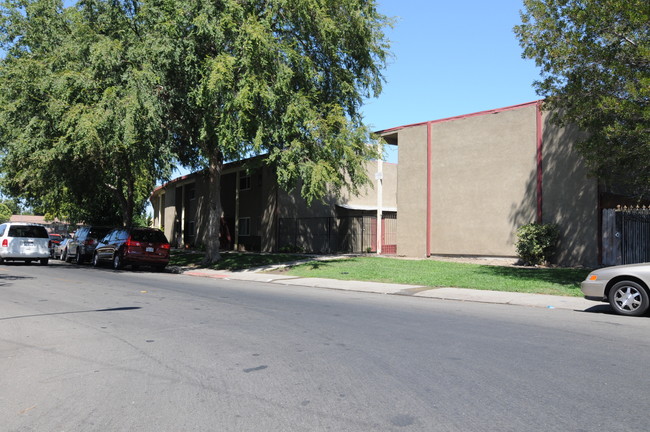 Executive House in Stockton, CA - Foto de edificio - Building Photo