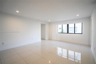 1971 Bay Dr in Miami Beach, FL - Building Photo - Building Photo