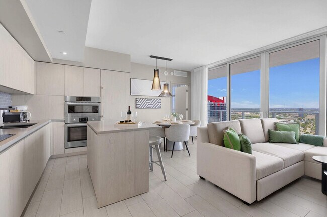 4010 S Ocean Dr in Hollywood, FL - Building Photo - Building Photo