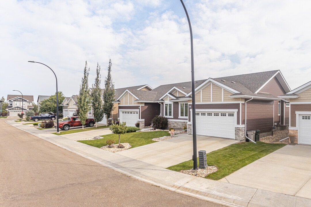 87 Brickyard Bend in Stony Plain, AB - Building Photo