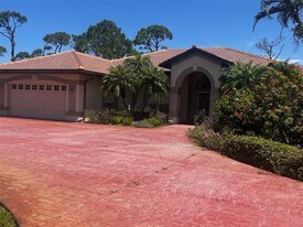 915 Park Pl Dr in Englewood, FL - Building Photo