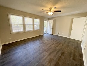 306 Lloydwood Dr in West Columbia, SC - Building Photo - Building Photo