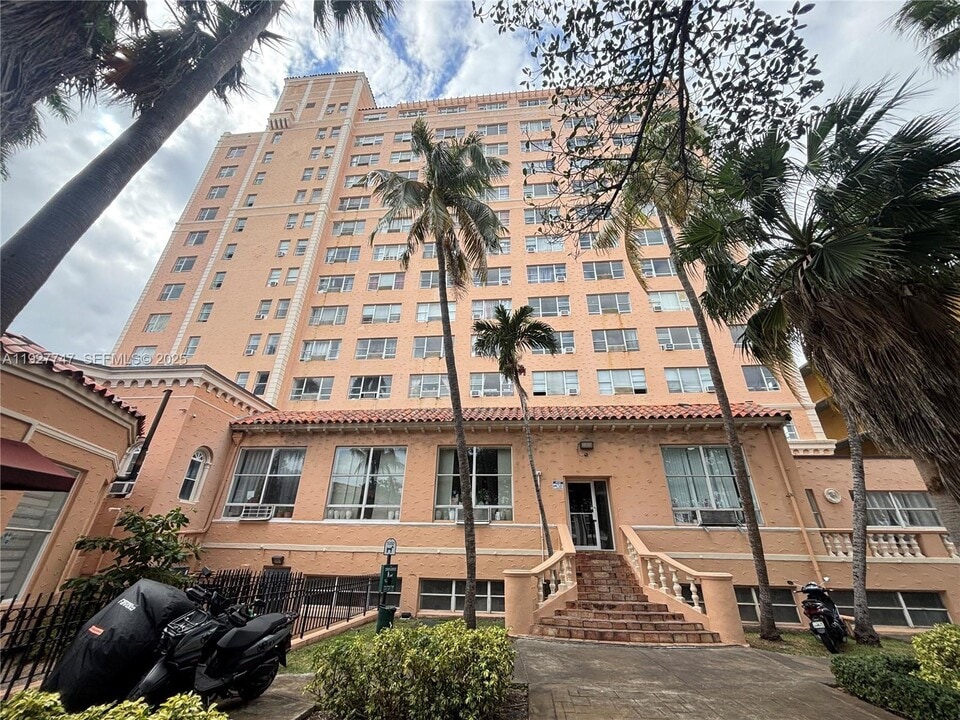 800 Washington Ave in Miami Beach, FL - Building Photo