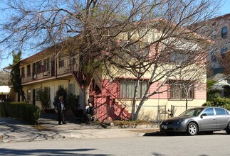 1736 Kenmore Ave in Los Angeles, CA - Foto de edificio - Building Photo