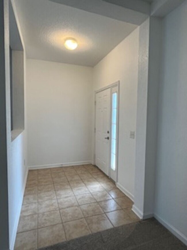 8112 Bally Money Rd in Tampa, FL - Building Photo - Building Photo