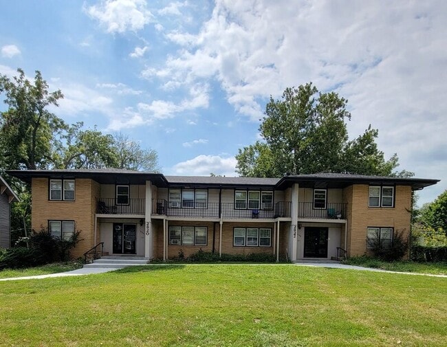 property at 2822 Kingman Blvd