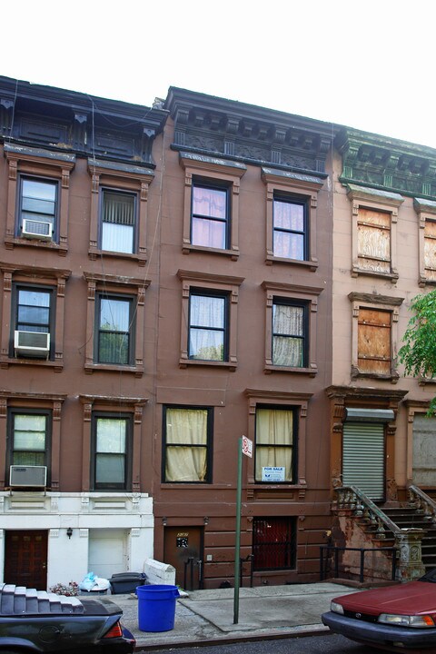 237 W 131st St in New York, NY - Building Photo