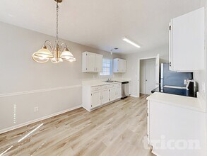 10635 Pine Forest Ln in Jonesboro, GA - Foto de edificio - Building Photo