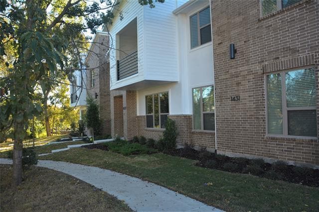 property at 1423 Lamb Dr