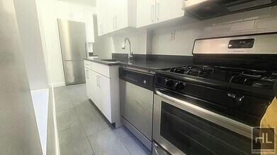 WEST 55 STREET in New York, NY - Building Photo - Building Photo