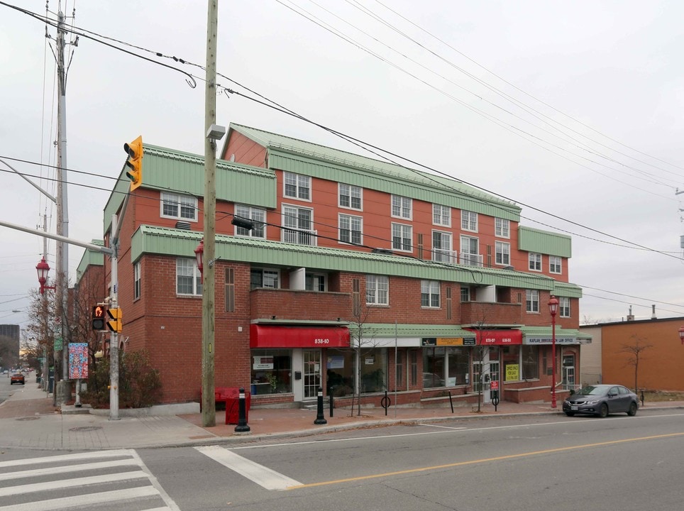 Lotus Court in Ottawa, ON - Building Photo