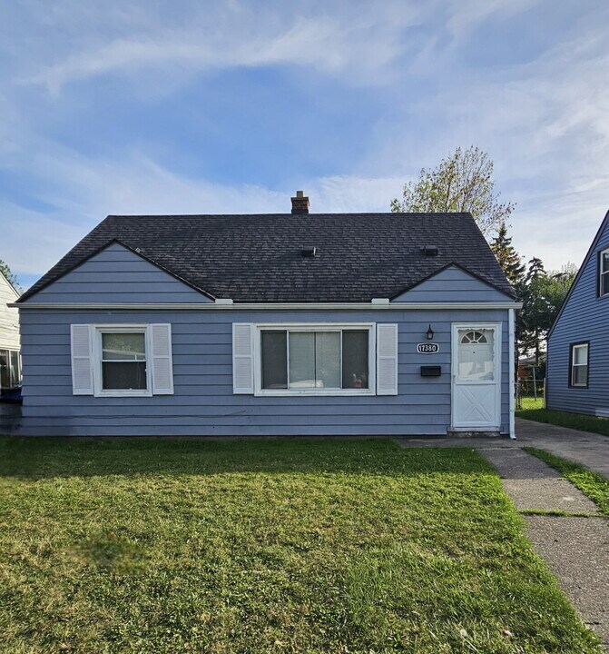 17380 Lincoln Ave in Eastpointe, MI - Building Photo