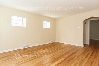 9024 S Albany Ave in Evergreen Park, IL - Foto de edificio - Building Photo