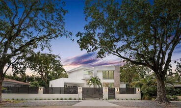 56 Samana Dr in Miami, FL - Building Photo - Building Photo