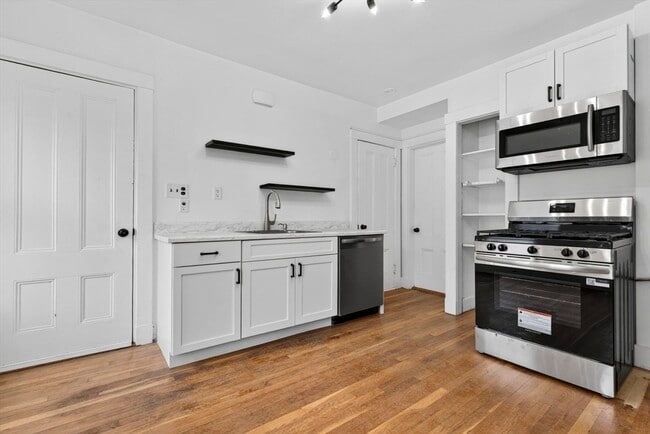 166 Elliot St in Newton, MA - Building Photo - Building Photo