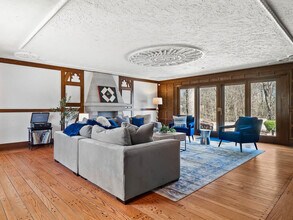 1811 Breezewood Dr in Akron, OH - Building Photo - Building Photo