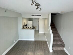450 SW 3rd St, Unit 11 in Miami, FL - Building Photo - Building Photo