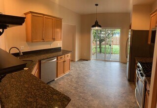 1608 SE 11th Ave in Canby, OR - Building Photo - Building Photo