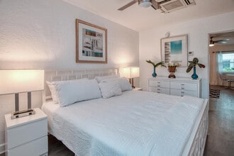 Park Shore Suites in Madeira Beach, FL - Building Photo - Building Photo