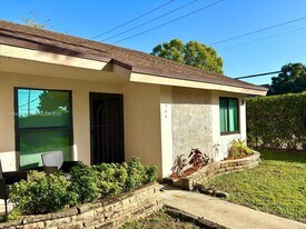 2700 S Oakland Forest Dr in Oakland Park, FL - Building Photo