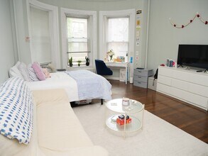 45 Carlton St in Brookline, MA - Building Photo - Building Photo