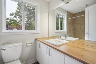 Saint-James in Gatineau, QC - Building Photo - Building Photo