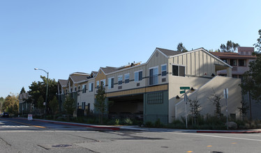 Casa Montego Apartments in Walnut Creek, CA - Building Photo - Building Photo