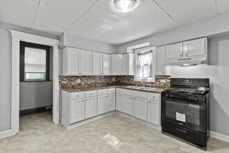 316 N Hickory St in Joliet, IL - Building Photo - Building Photo