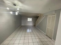 6390 W 22nd Ct in Hialeah, FL - Foto de edificio - Building Photo