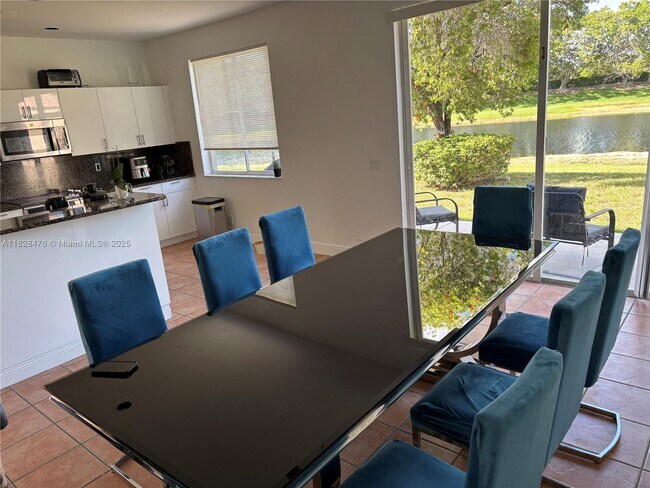4361 Dogwood Cir in Weston, FL - Building Photo - Building Photo