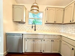 8108 S 152nd Ave in Omaha, NE - Building Photo - Building Photo