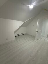 9 Winton St, Unit 3 in Boston, MA - Foto de edificio - Building Photo