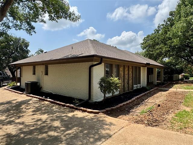 7562 Carriage Ln in Fort Worth, TX - Foto de edificio - Building Photo