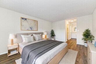 8360 Greensboro Dr in McLean, VA - Foto de edificio - Building Photo