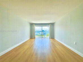 2233 Calais Dr in Miami Beach, FL - Building Photo - Building Photo