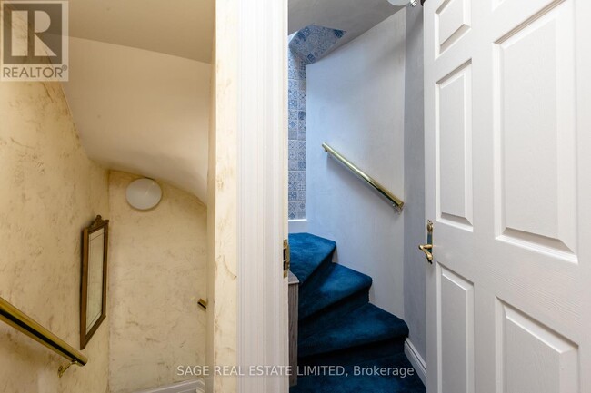 583-583 Indian Rd in Toronto, ON - Building Photo - Building Photo