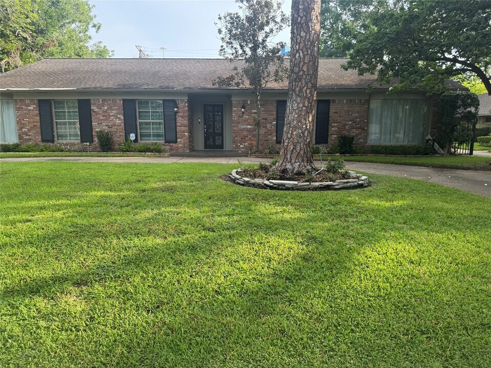 4726 Ivanhoe St in Houston, TX - Building Photo