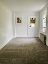 36 W Simpson St in Mechanicsburg, PA - Foto de edificio - Building Photo