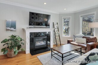 17 Fairbanks St in Brookline, MA - Building Photo - Building Photo