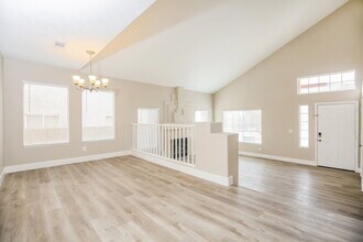 9140 Sapphire Point Ave in Las Vegas, NV - Foto de edificio - Building Photo