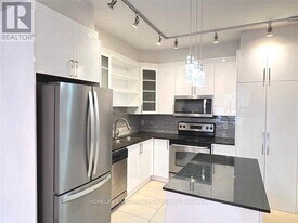 37 Galleria Pkwy in Markham, ON - Building Photo