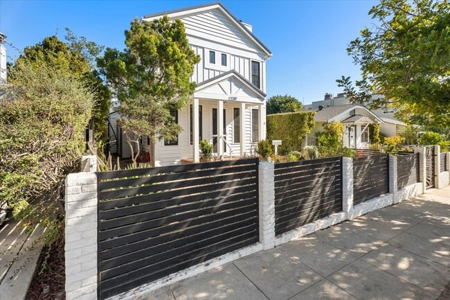 1229 22nd St in Santa Monica, CA - Foto de edificio - Building Photo