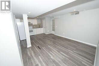 70 Pebblestone Cir in Brampton, ON - Building Photo - Building Photo