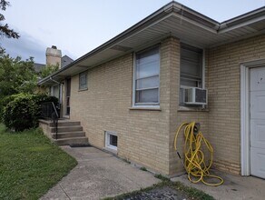 219 W 79th St in Burr Ridge, IL - Building Photo - Building Photo