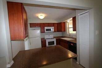 4904 Ripple Creek Dr in Baytown, TX - Building Photo - Building Photo