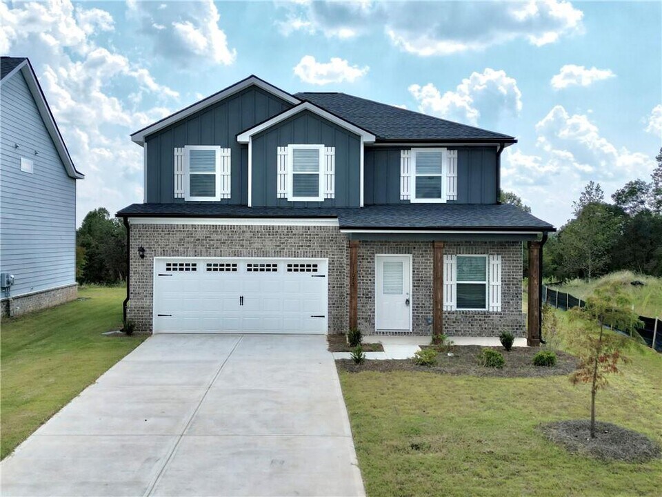 11075 Suria Dr in Covington, GA - Building Photo