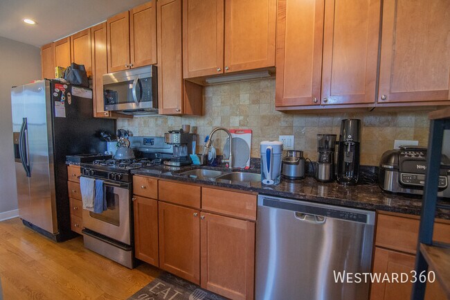 property at 811 W Eastwood Ave