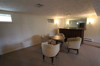 122 Batterson Dr in New Britain, CT - Foto de edificio - Building Photo