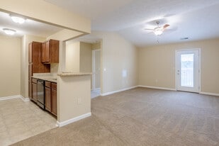 Oldham Oaks in La Grange, KY - Building Photo