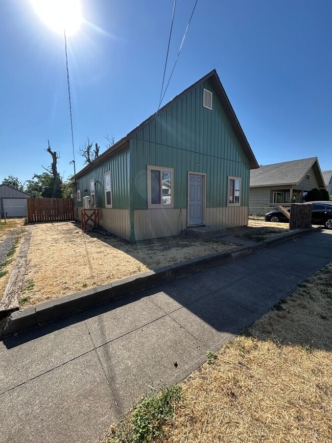 property at 323 SW 16th St
